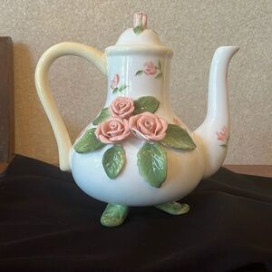Pretty Rose Tea Pot (Capodimonte style). No markings